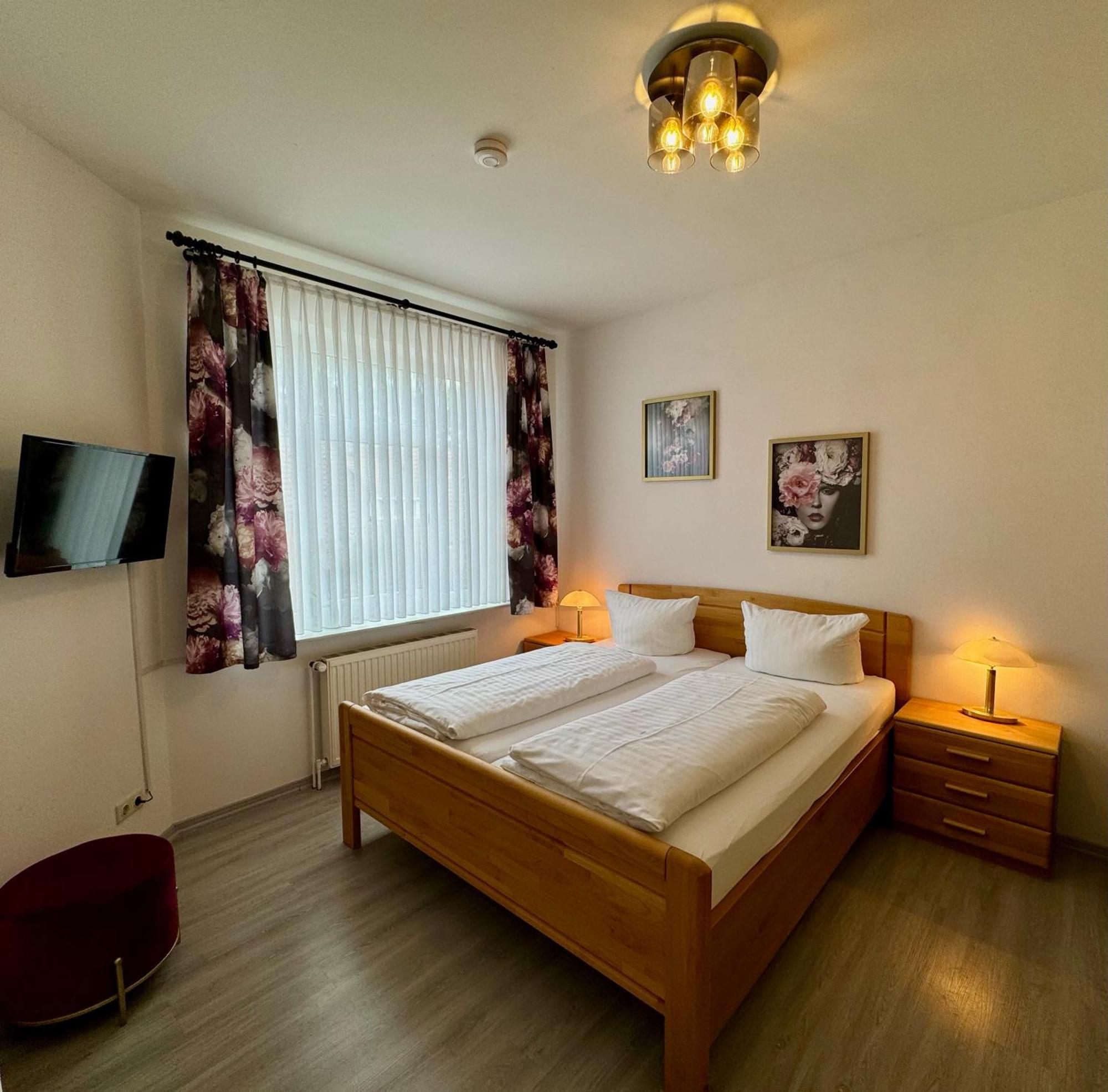 Hotel Sophien-Cafe Леер Экстерьер фото